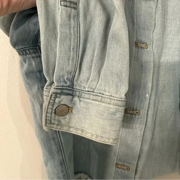 Levi's Addison Light Wash Denim Distressed Jacket with Raw Hem Size S GUC - Picture 7 of 10